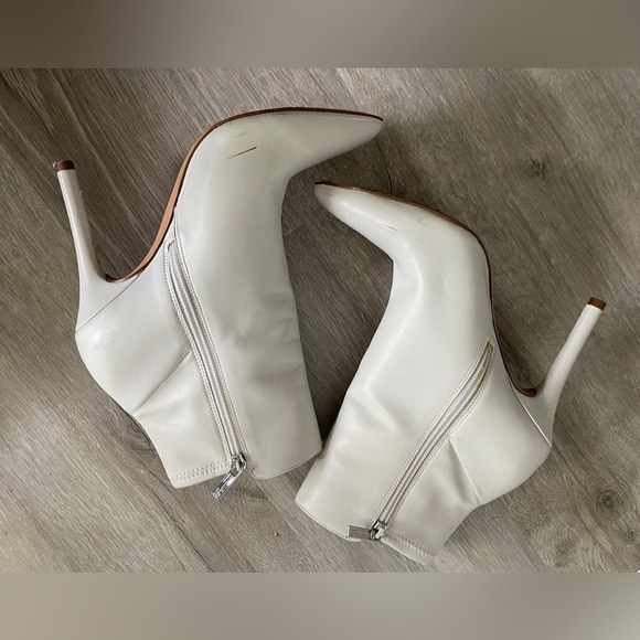 Jessica Simpson - Elegant White Ankle Boots size 9 - Picture 3 of 7